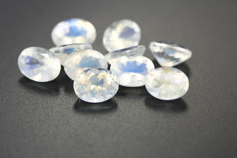 Types of moonstone on sale crystals